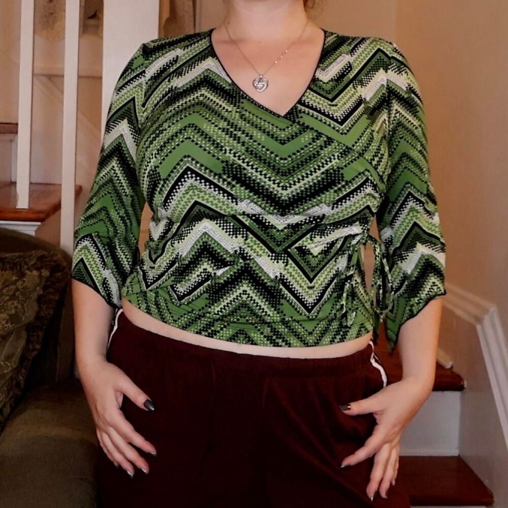 A Byer Green Black Chevron 3/4 Sleeves Wrap Top Medium Flare Witchy Whimsigoth